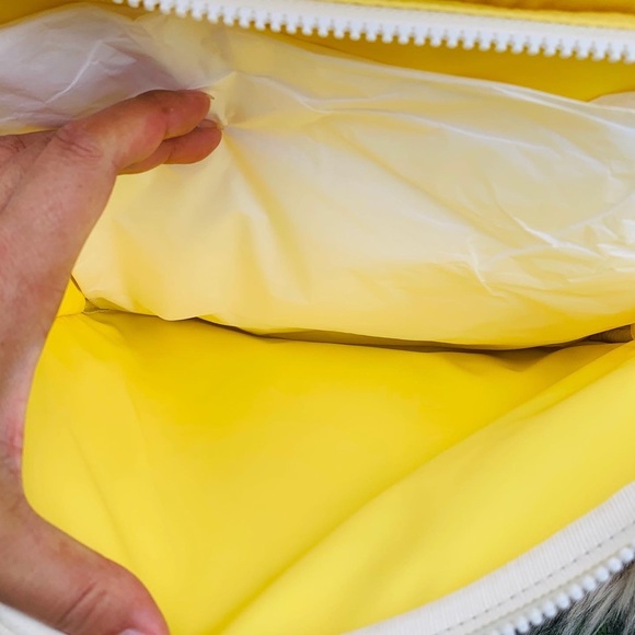 ✨NEW✨ GUCCI Yellow Medium Blind For Love Backpack - Picture 6 of 10